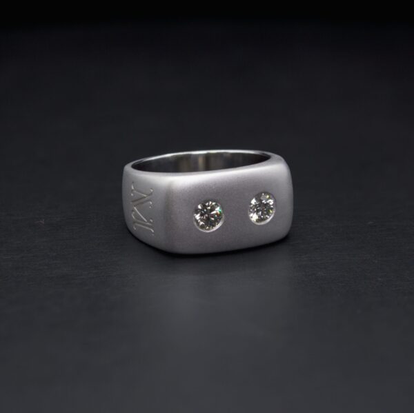 Печатка с инициалами и бриллиантами 0.2ct
