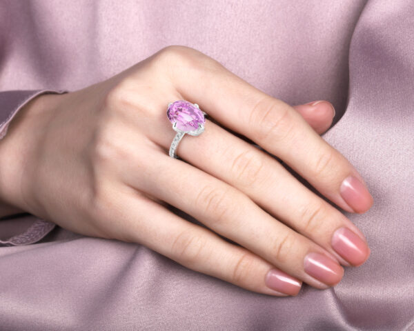 Золотое кольцо с кунцитом 12.52ct Evgeny Matveev