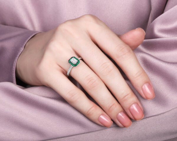 Золотое кольцо с бриллиантами 0.83ct и изумрудами 0.22ct Evgeny Matveev