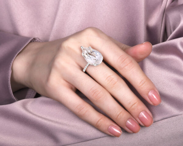 Золотое кольцо с данбуритом 16.21ct Evgeny Matveev